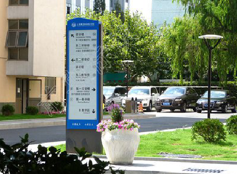 宁国哪些因素影响宣传栏的制作？